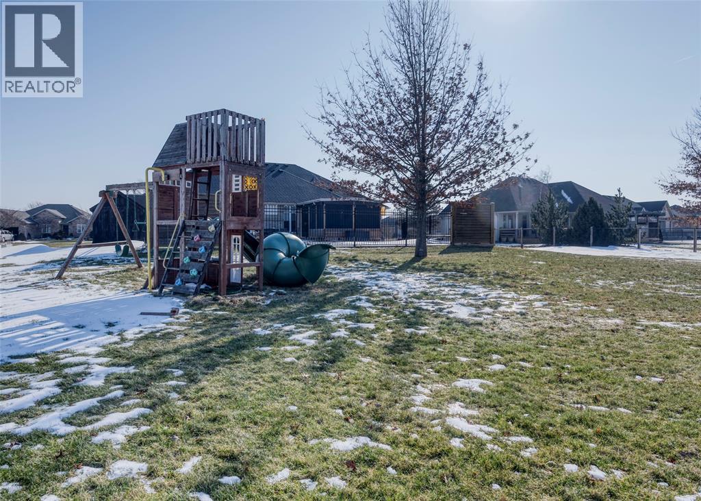 4294 Garden Crescent, Petrolia photo 44