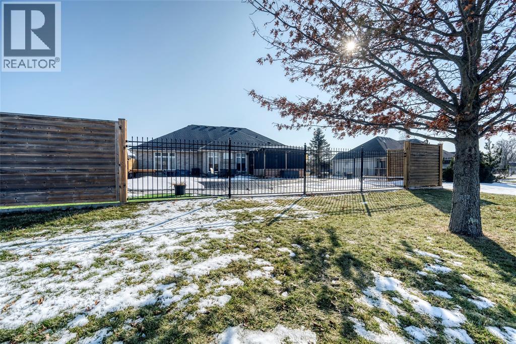 4294 Garden Crescent, Petrolia photo 45