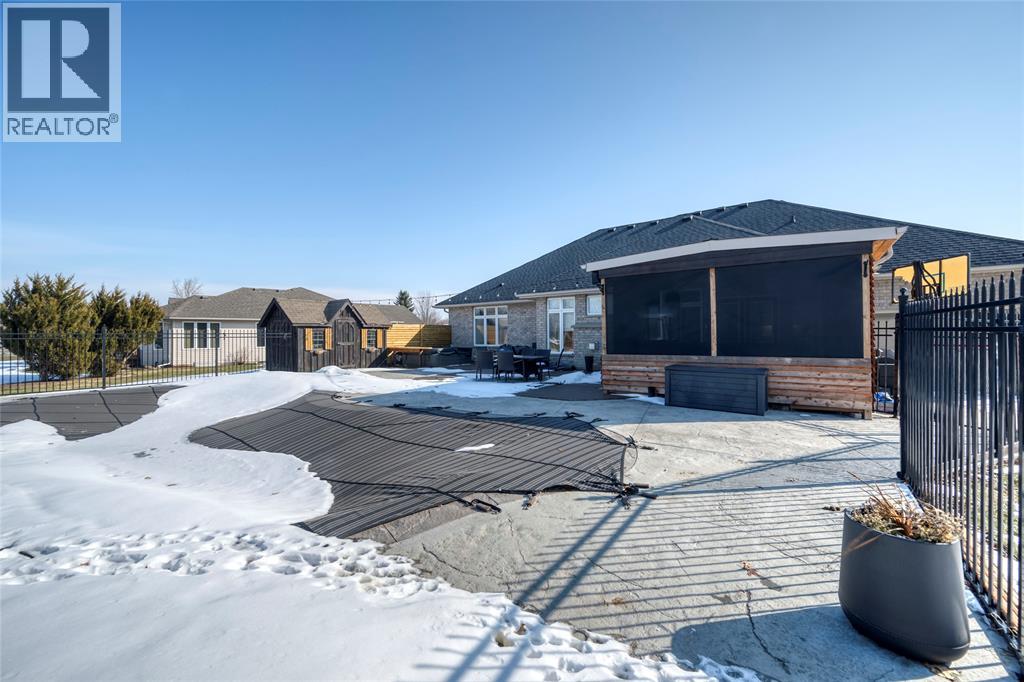 4294 Garden Crescent, Petrolia photo 47