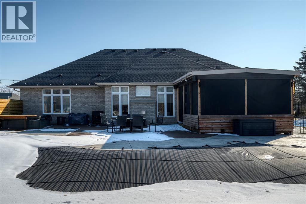 4294 Garden Crescent, Petrolia photo 48