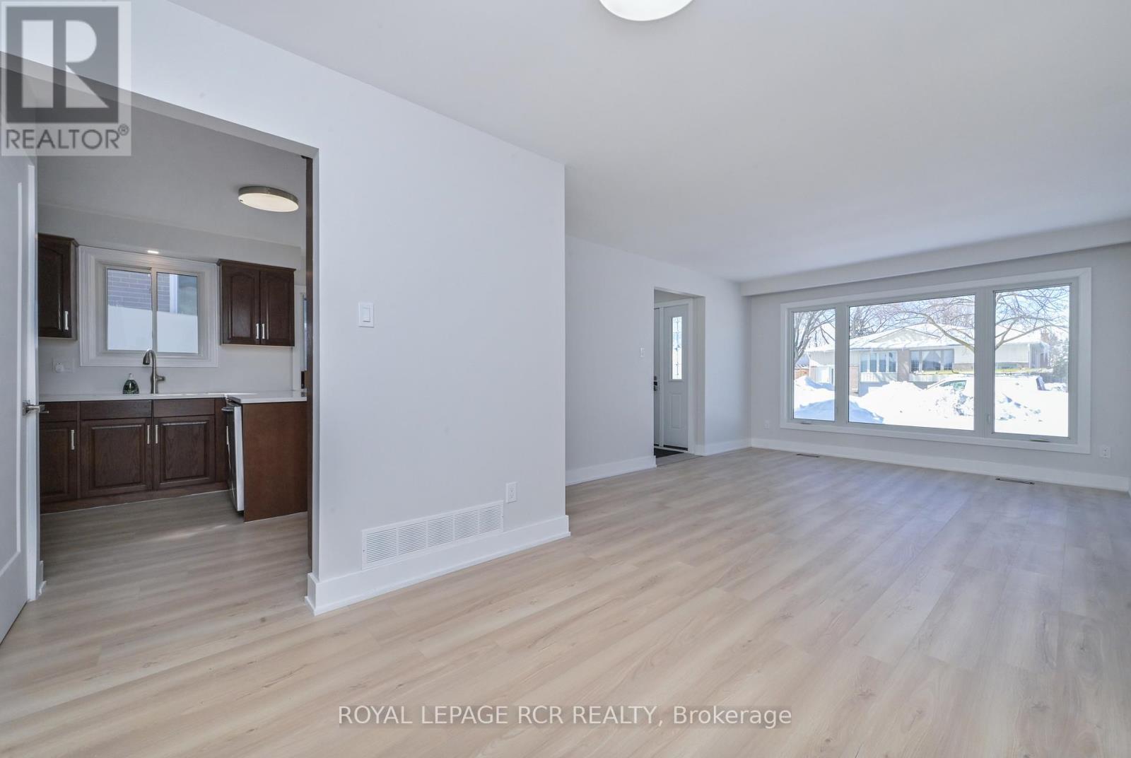 106 Burbank Crescent, Orangeville, Ontario  L9W 3E7 - Photo 9 - W12834468