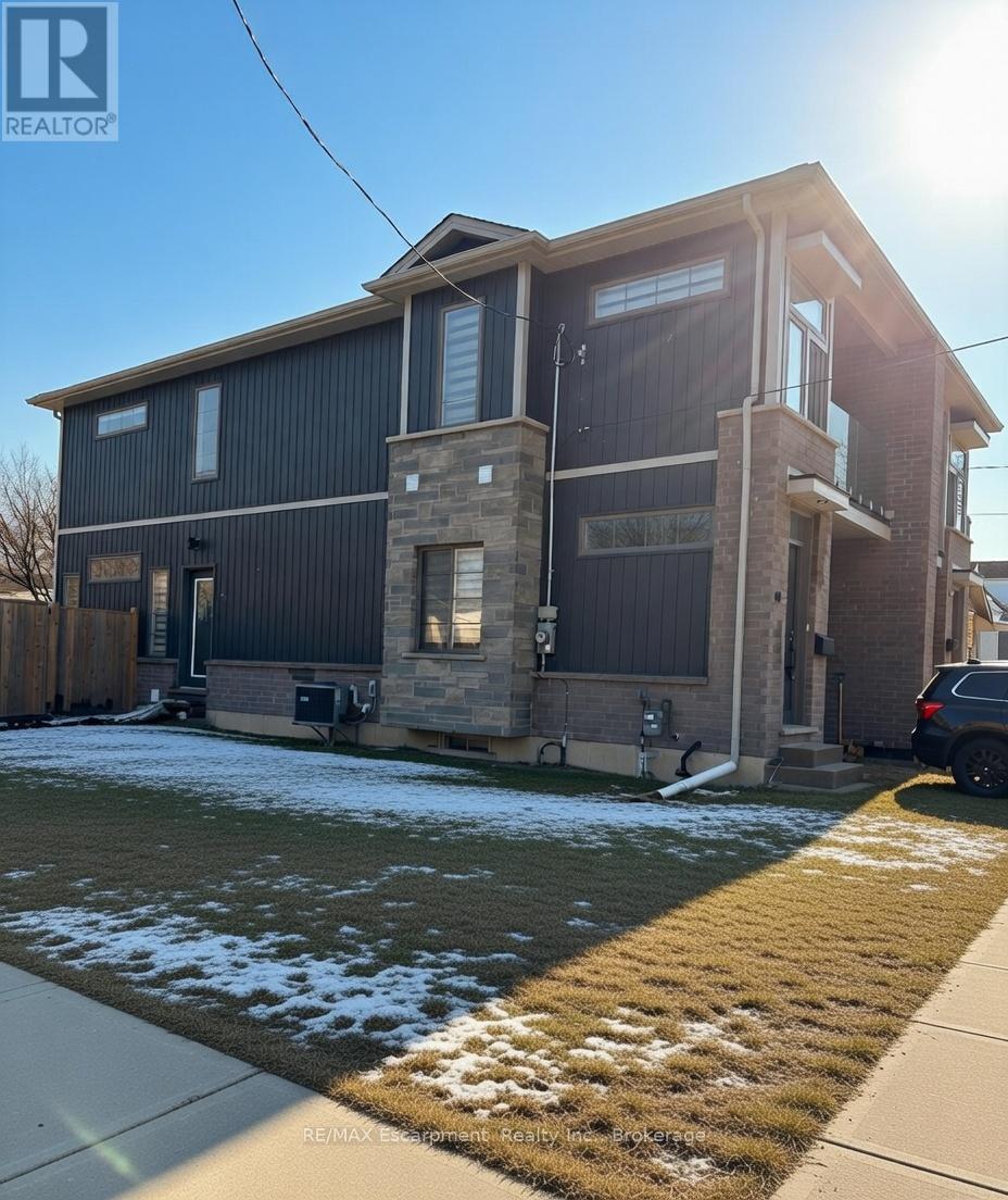 60 Park Avenue, St. Catharines, Ontario  L2P 1R2 - Photo 2 - X12820512