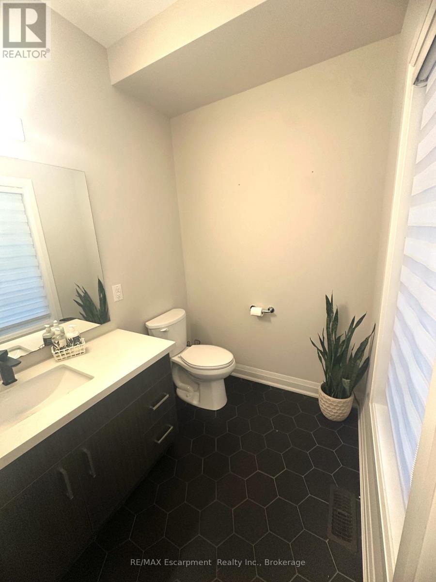 60 Park Avenue, St. Catharines, Ontario  L2P 1R2 - Photo 7 - X12820512