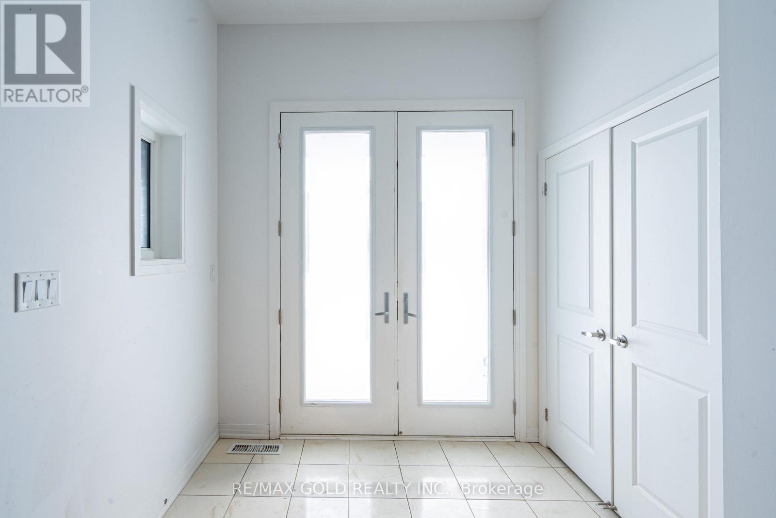 18 Haydrop Road, Brampton, Ontario  L6P 4P3 - Photo 2 - W12837136