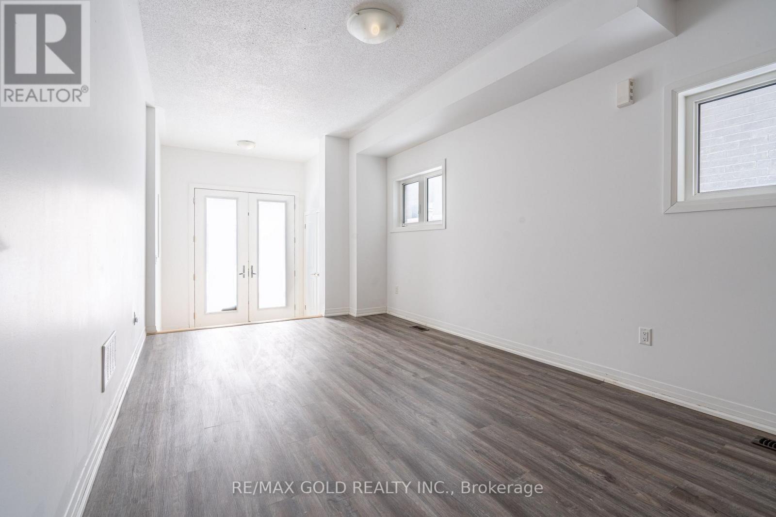 18 Haydrop Road, Brampton, Ontario  L6P 4P3 - Photo 5 - W12837136