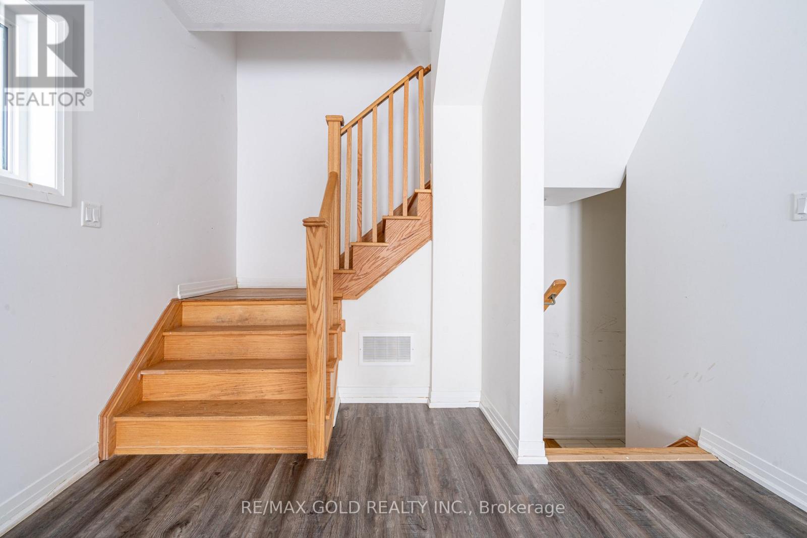 18 Haydrop Road, Brampton, Ontario  L6P 4P3 - Photo 6 - W12837136