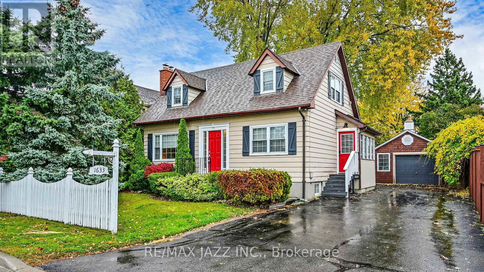 1633 CHARLES STREET, Whitby, Ontario