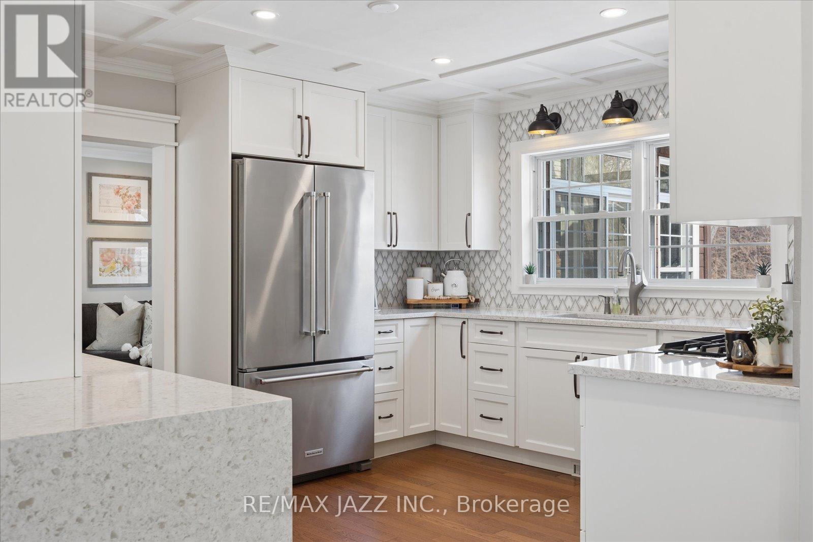 1633 Charles Street, Whitby, Ontario  L1N 1C1 - Photo 10 - E12837908