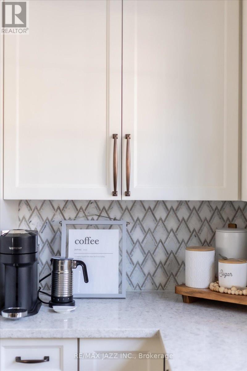 1633 Charles Street, Whitby, Ontario  L1N 1C1 - Photo 12 - E12837908