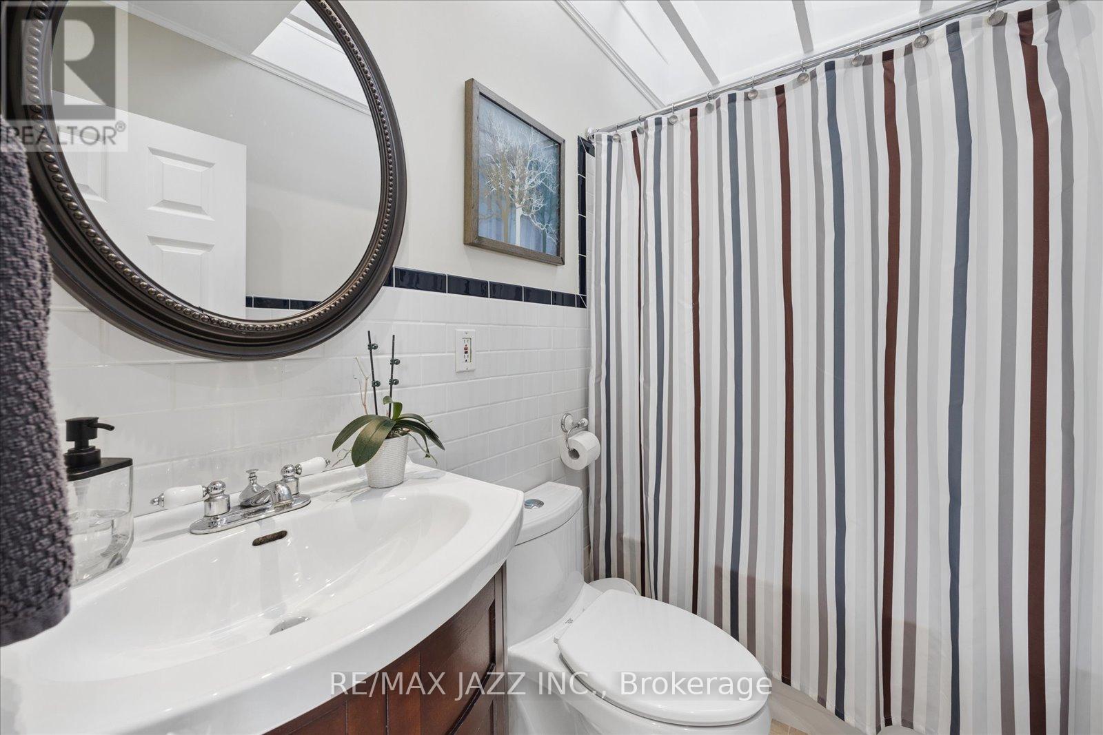 1633 Charles Street, Whitby, Ontario  L1N 1C1 - Photo 15 - E12837908