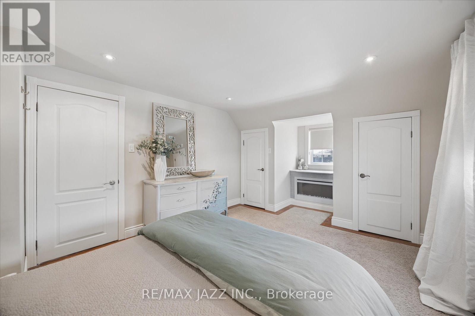 1633 Charles Street, Whitby, Ontario  L1N 1C1 - Photo 17 - E12837908