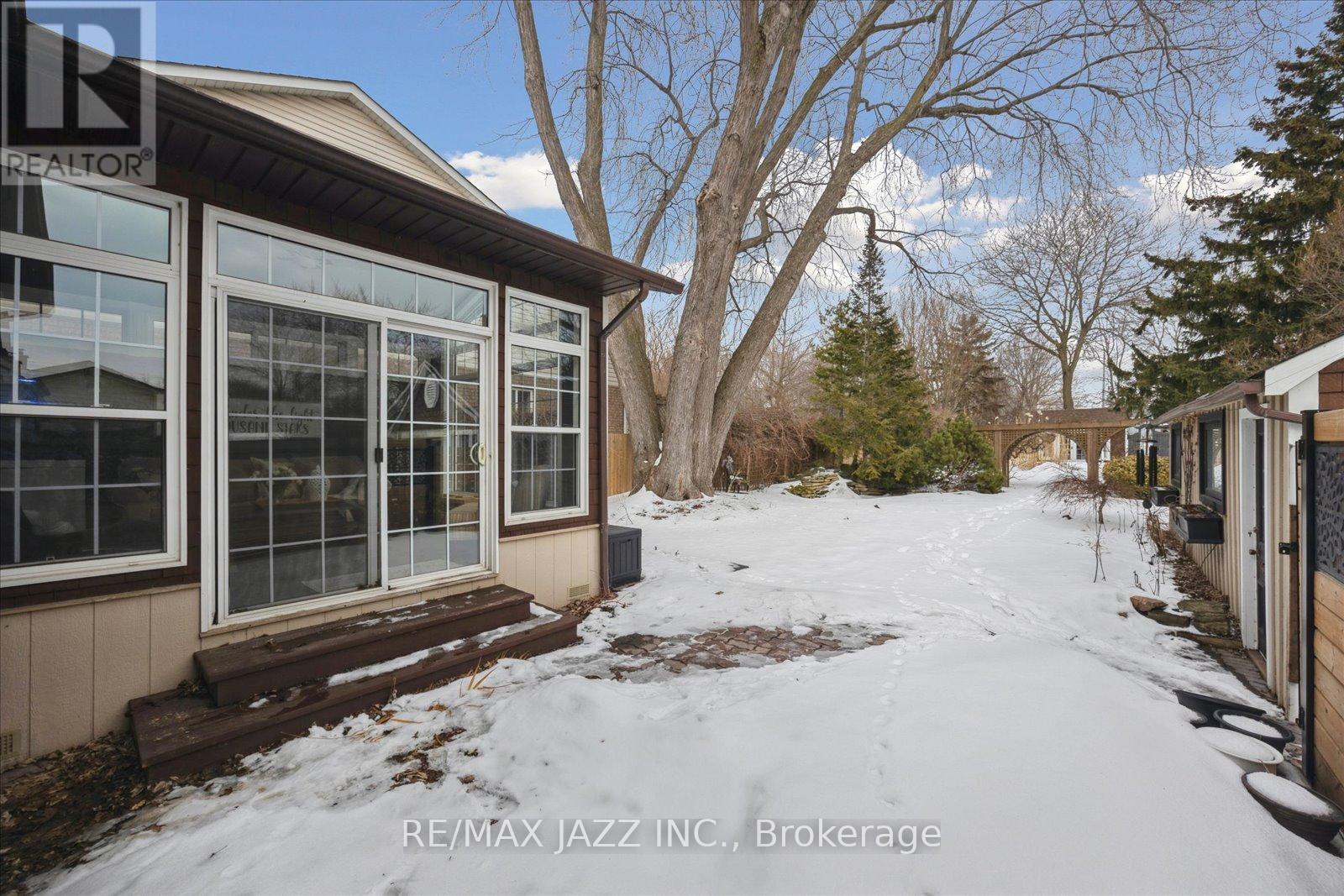 1633 Charles Street, Whitby, Ontario  L1N 1C1 - Photo 31 - E12837908