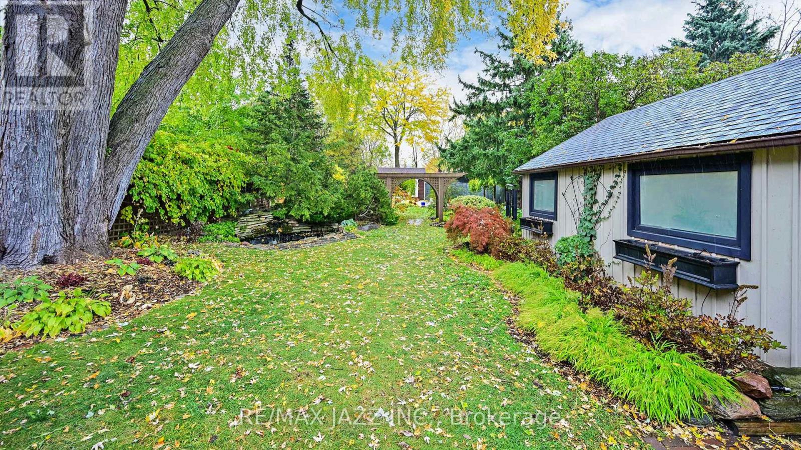 1633 Charles Street, Whitby, Ontario  L1N 1C1 - Photo 36 - E12837908