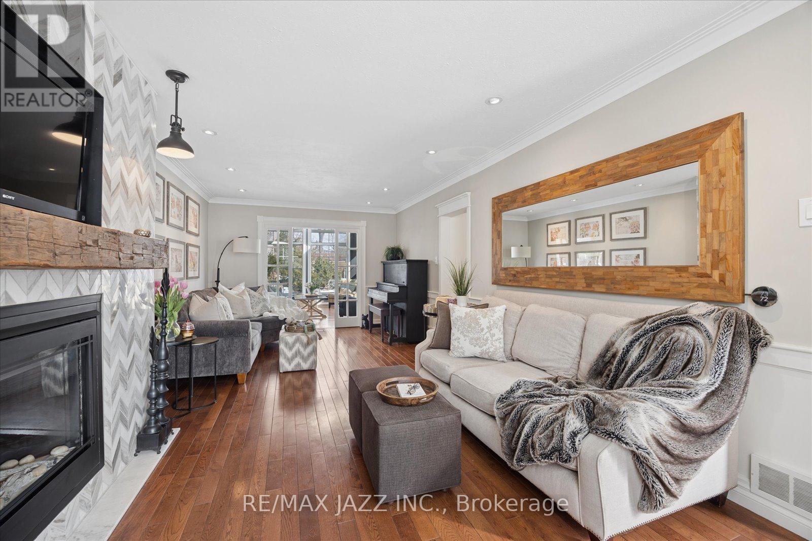 1633 Charles Street, Whitby, Ontario  L1N 1C1 - Photo 7 - E12837908