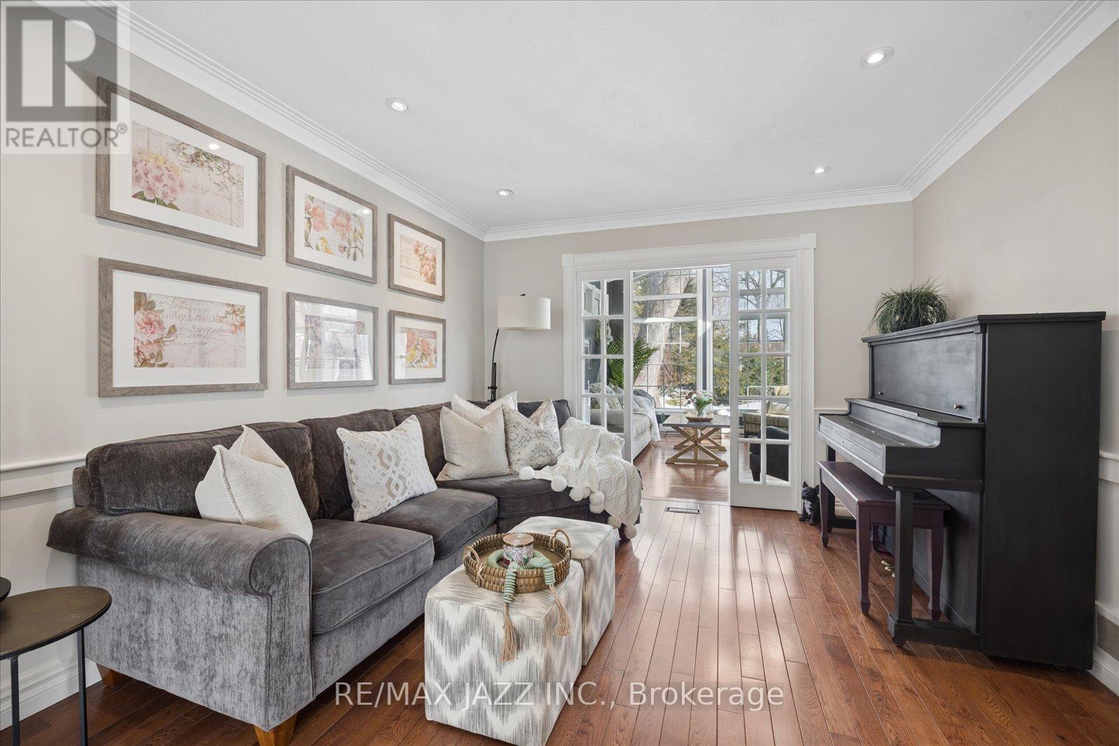 1633 Charles Street, Whitby, Ontario  L1N 1C1 - Photo 8 - E12837908