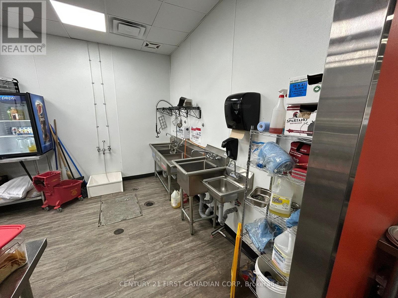 4110 Petrolia Line, Petrolia, Ontario  N0N 1R0 - Photo 16 - X12837942