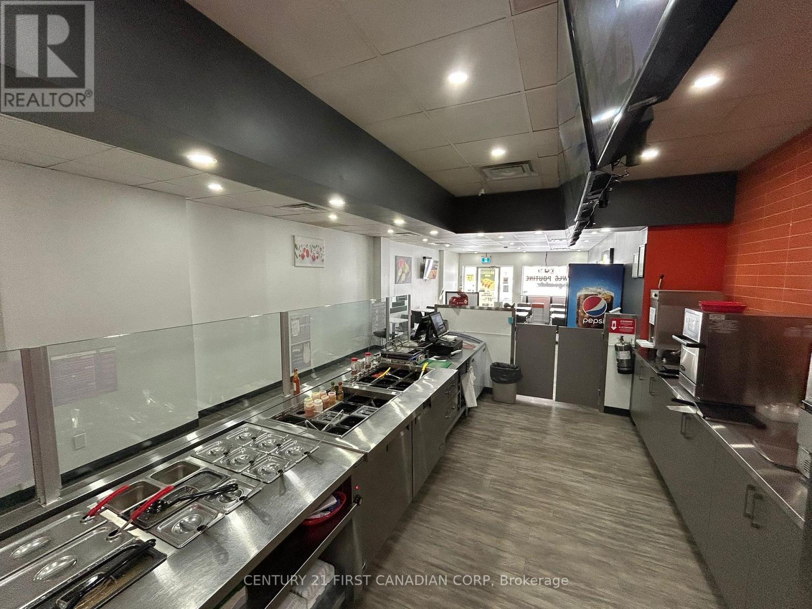 4110 Petrolia Line, Petrolia, Ontario  N0N 1R0 - Photo 25 - X12837942