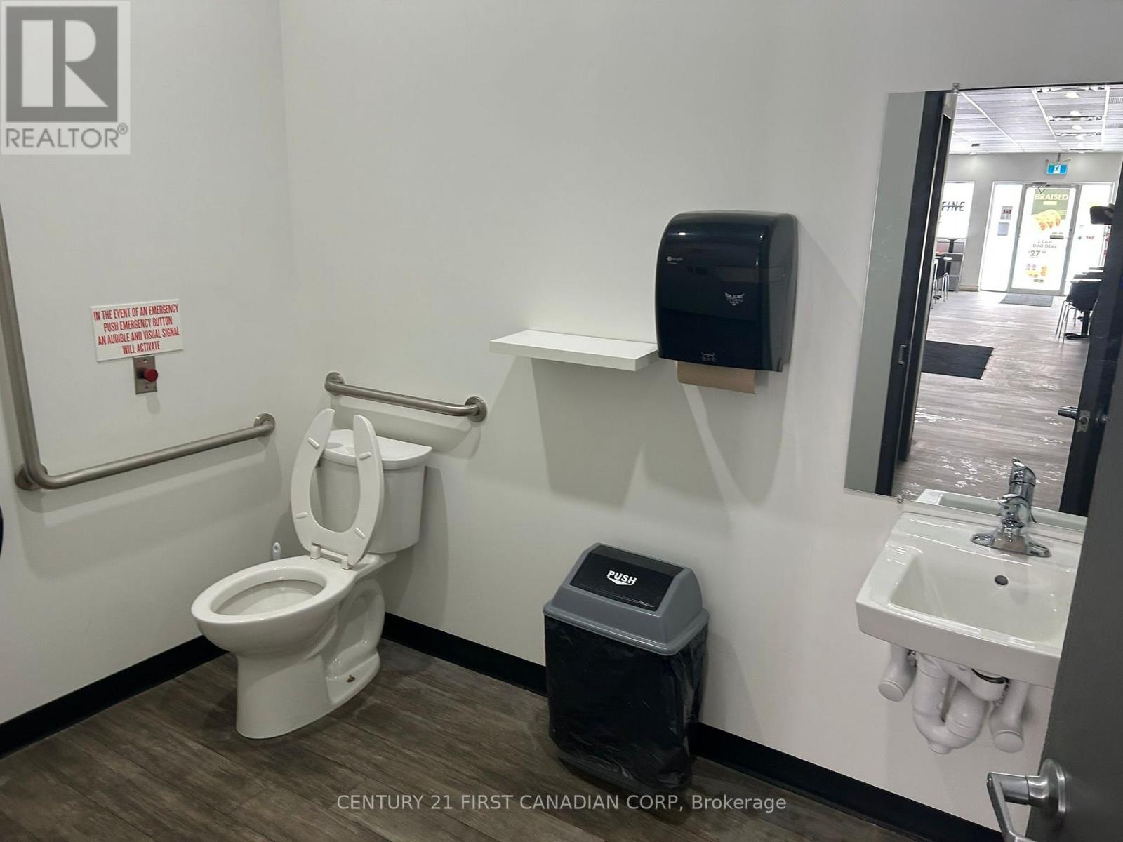 4110 Petrolia Line, Petrolia, Ontario  N0N 1R0 - Photo 27 - X12837942