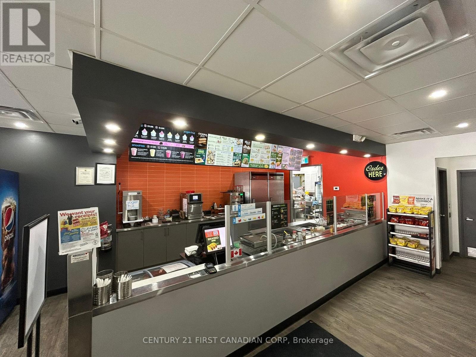 4110 Petrolia Line, Petrolia, Ontario  N0N 1R0 - Photo 3 - X12837942