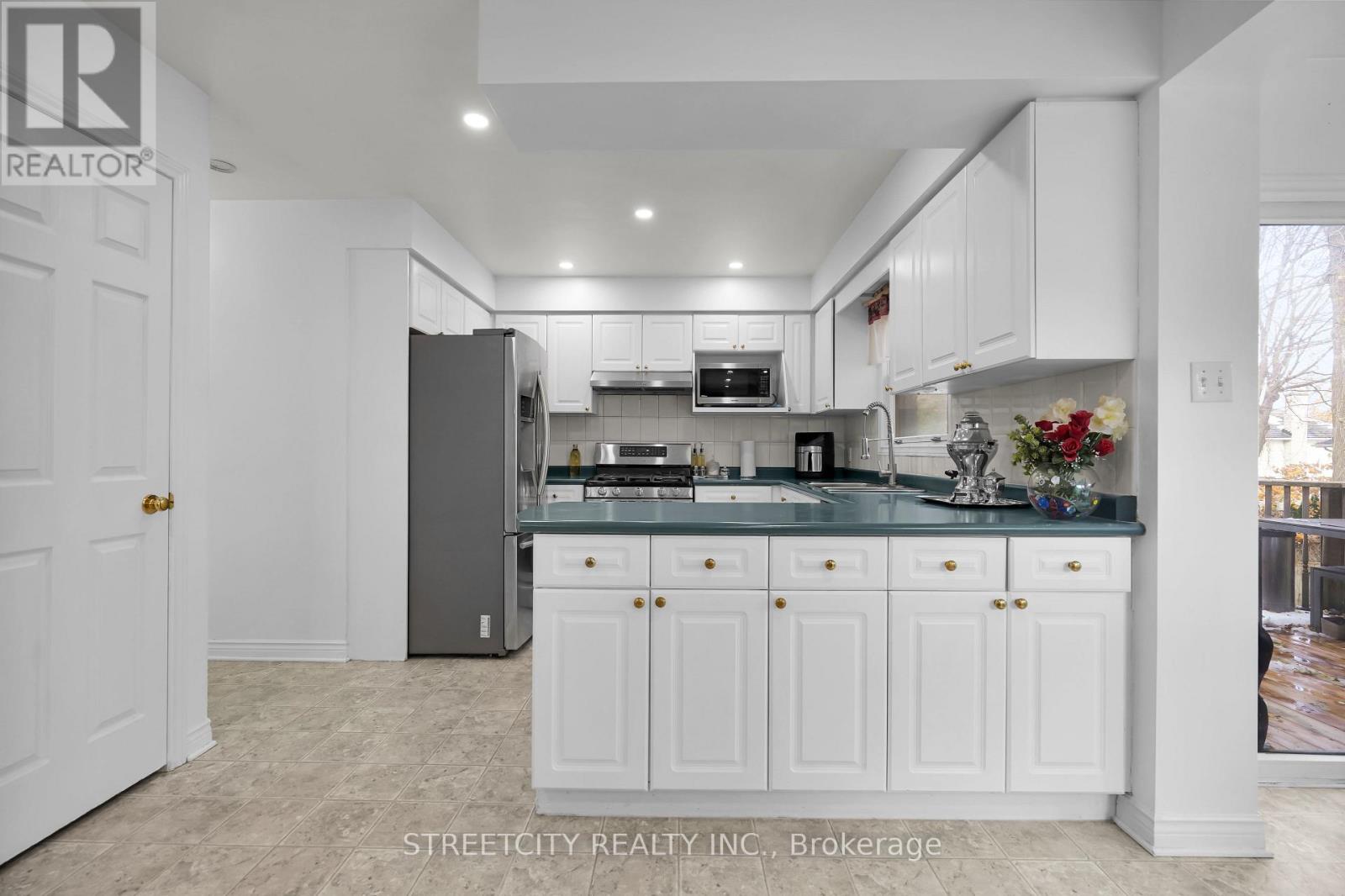 713 Guildwood Boulevard, London North, Ontario  N6H 5G2 - Photo 12 - X12838020