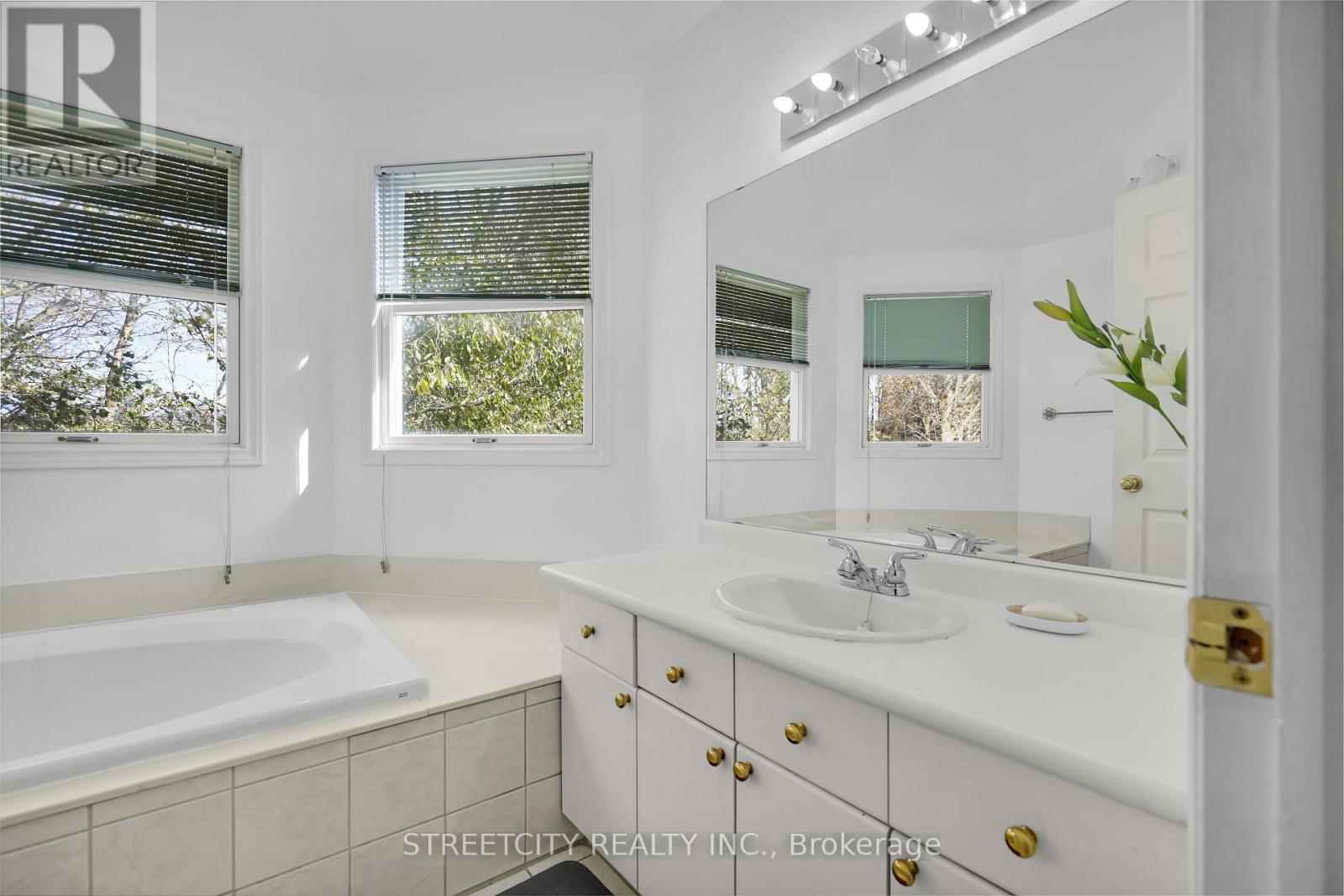 713 Guildwood Boulevard, London North, Ontario  N6H 5G2 - Photo 23 - X12838020