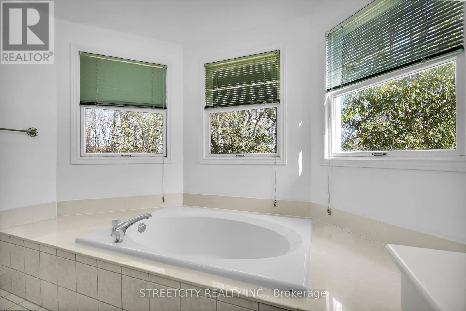 713 Guildwood Boulevard, London North, Ontario  N6H 5G2 - Photo 24 - X12838020