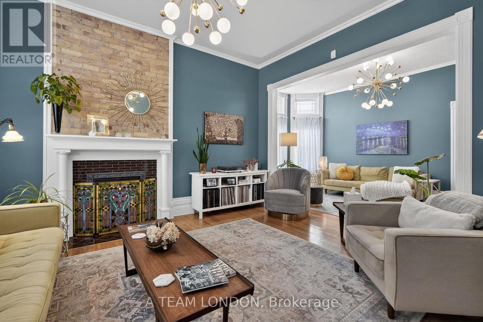 Photo 10 of 50 for 307 Ridout Street S