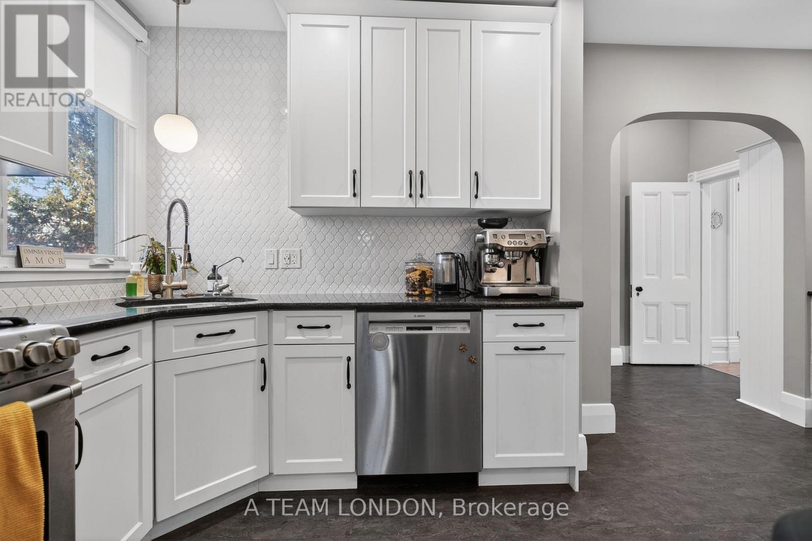 Photo 15 of 50 for 307 Ridout Street S