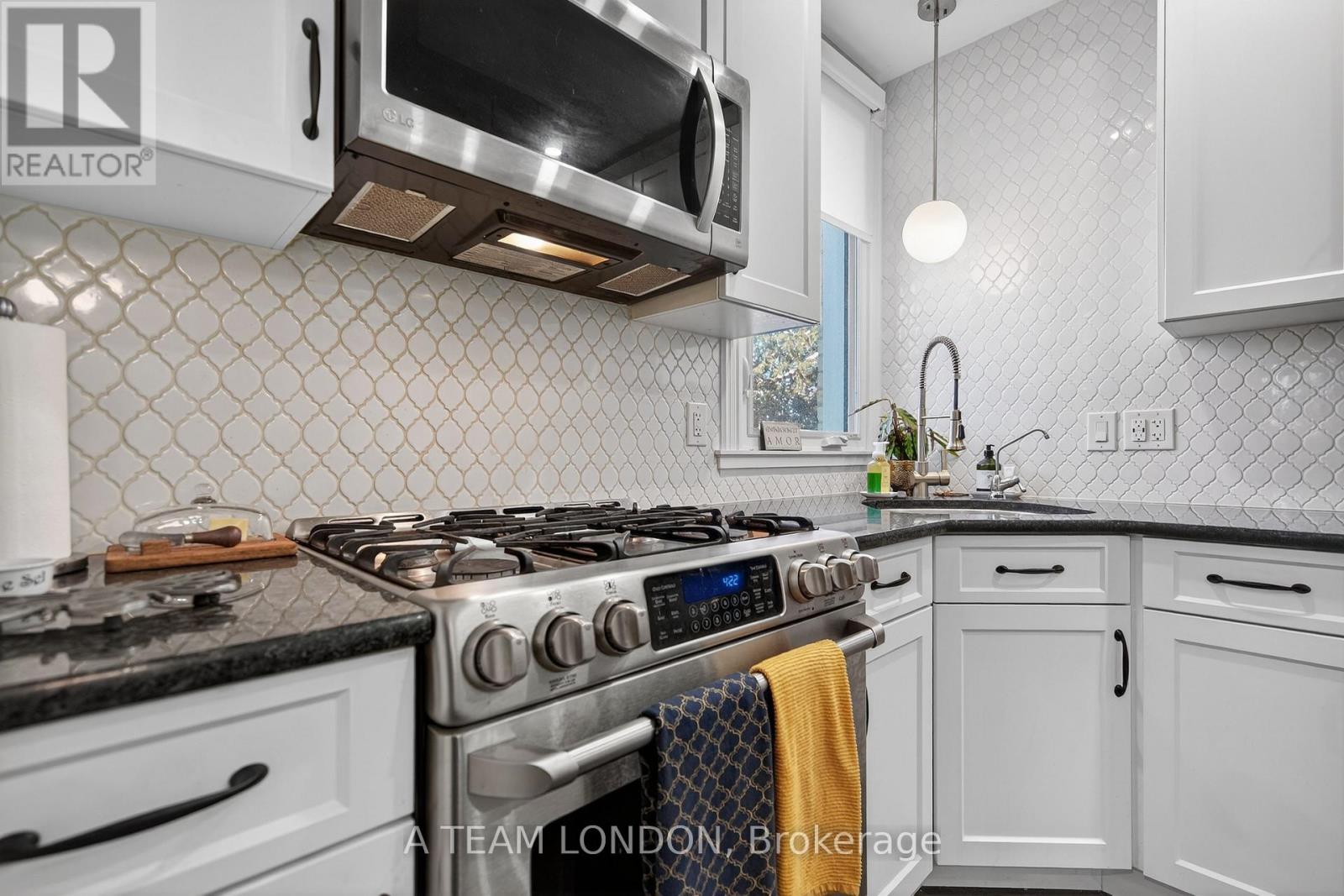 Photo 16 of 50 for 307 Ridout Street S