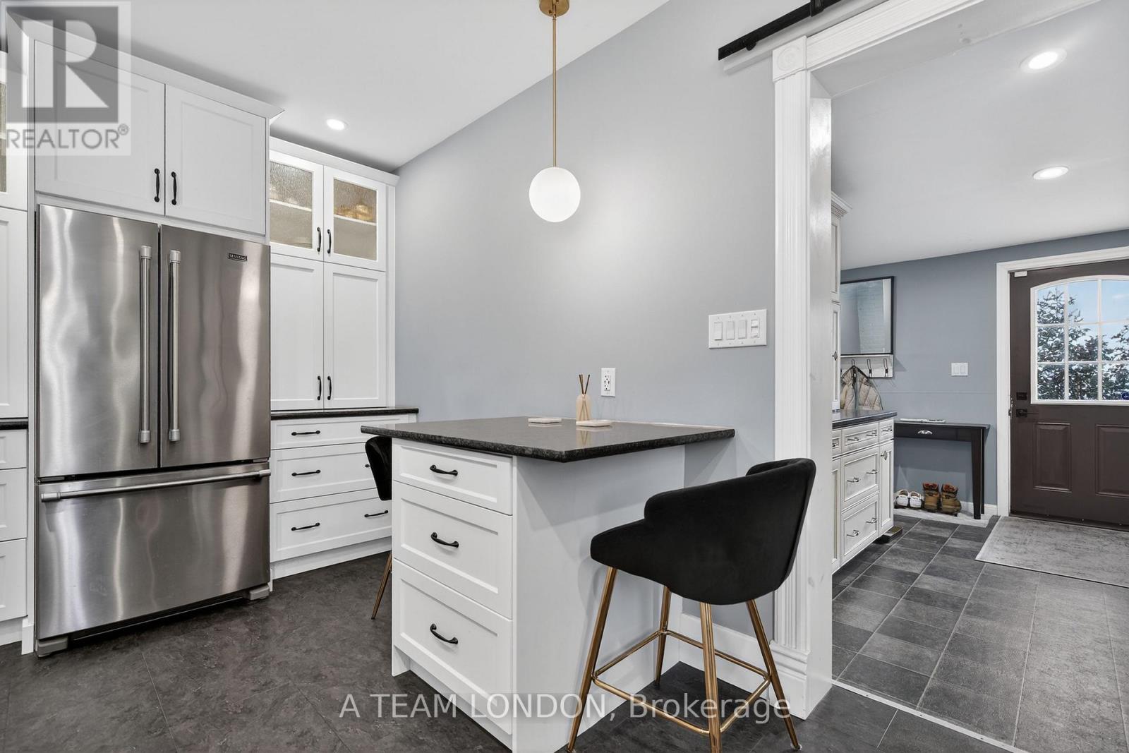 Photo 18 of 50 for 307 Ridout Street S