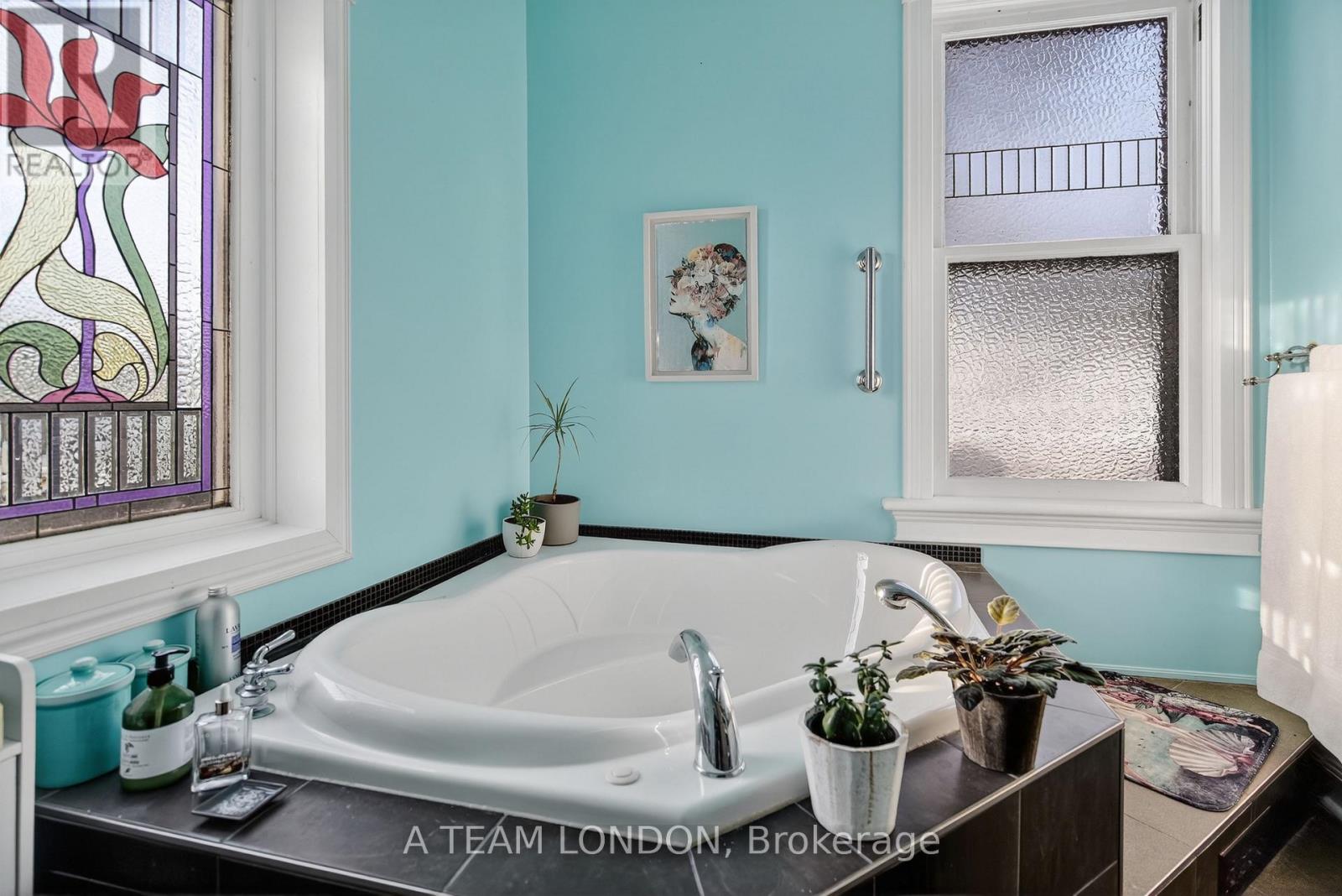 Photo 31 of 50 for 307 Ridout Street S