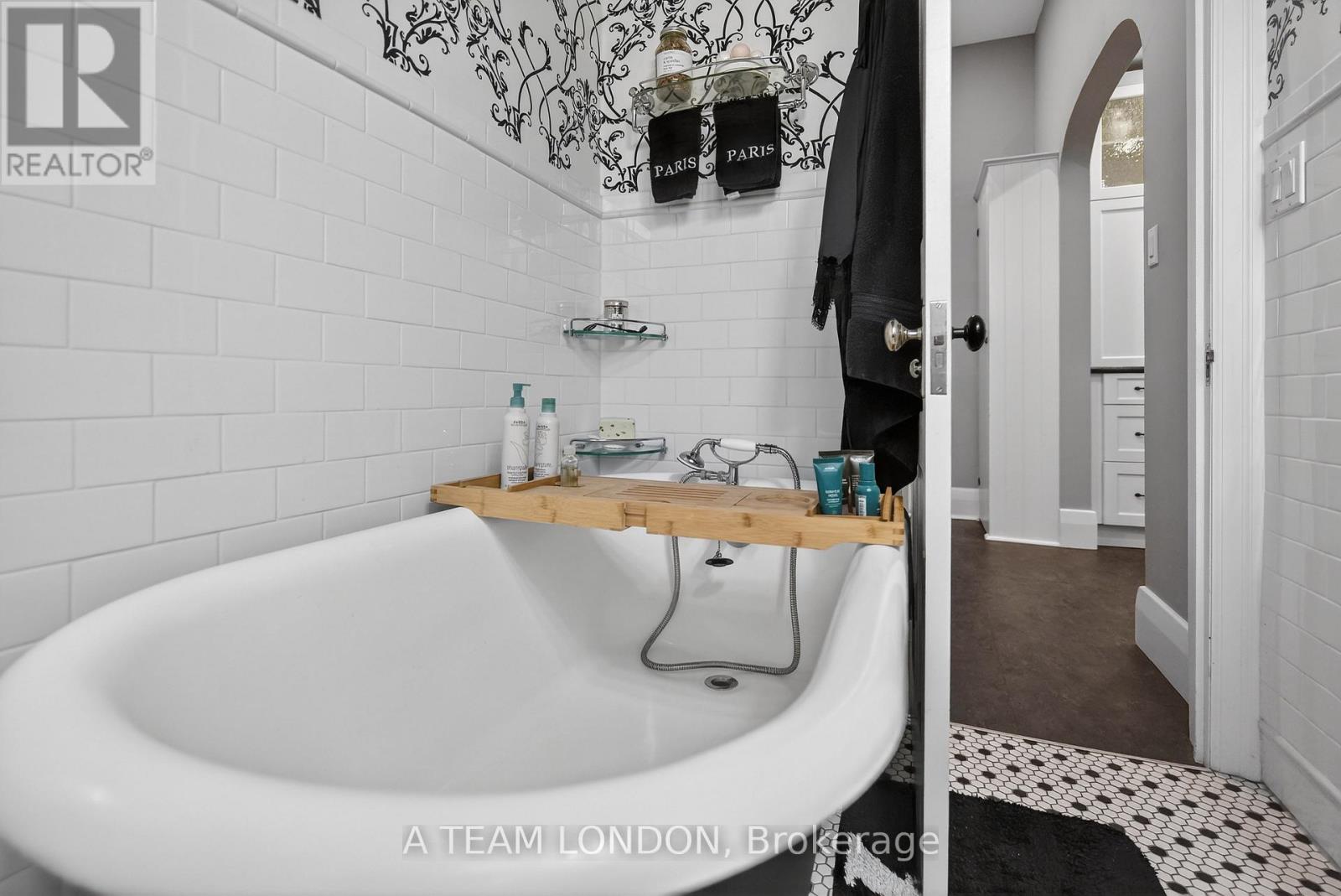 Photo 42 of 50 for 307 Ridout Street S