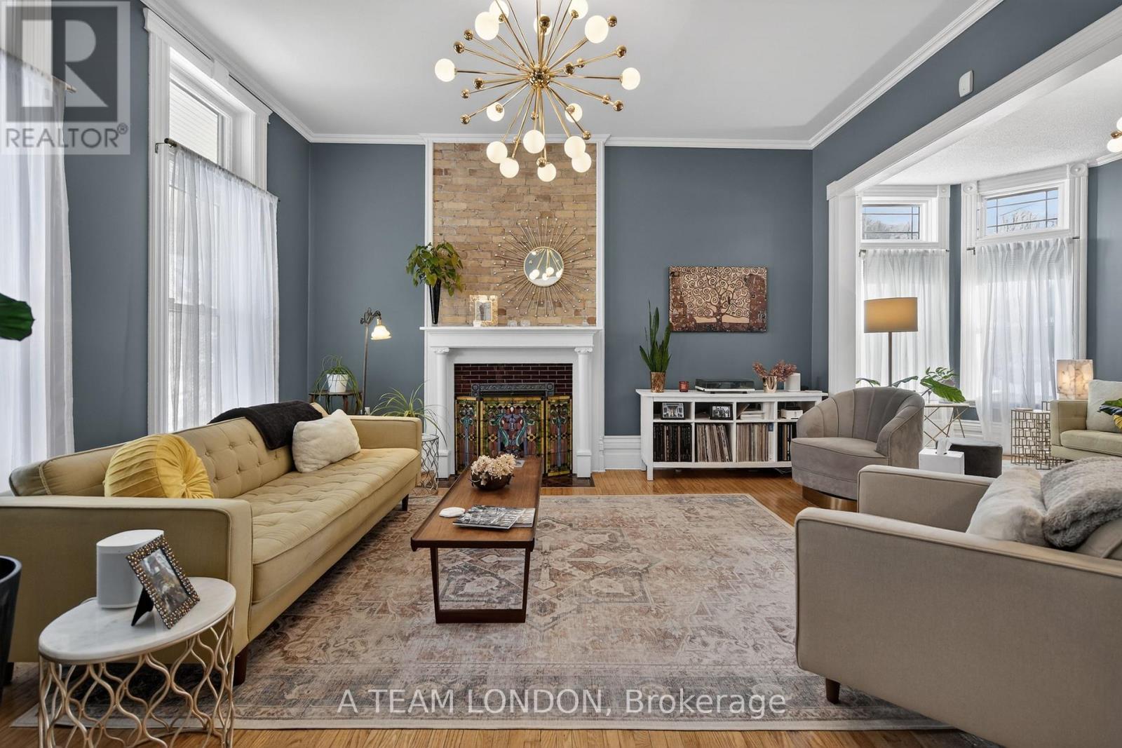 Photo 9 of 50 for 307 Ridout Street S