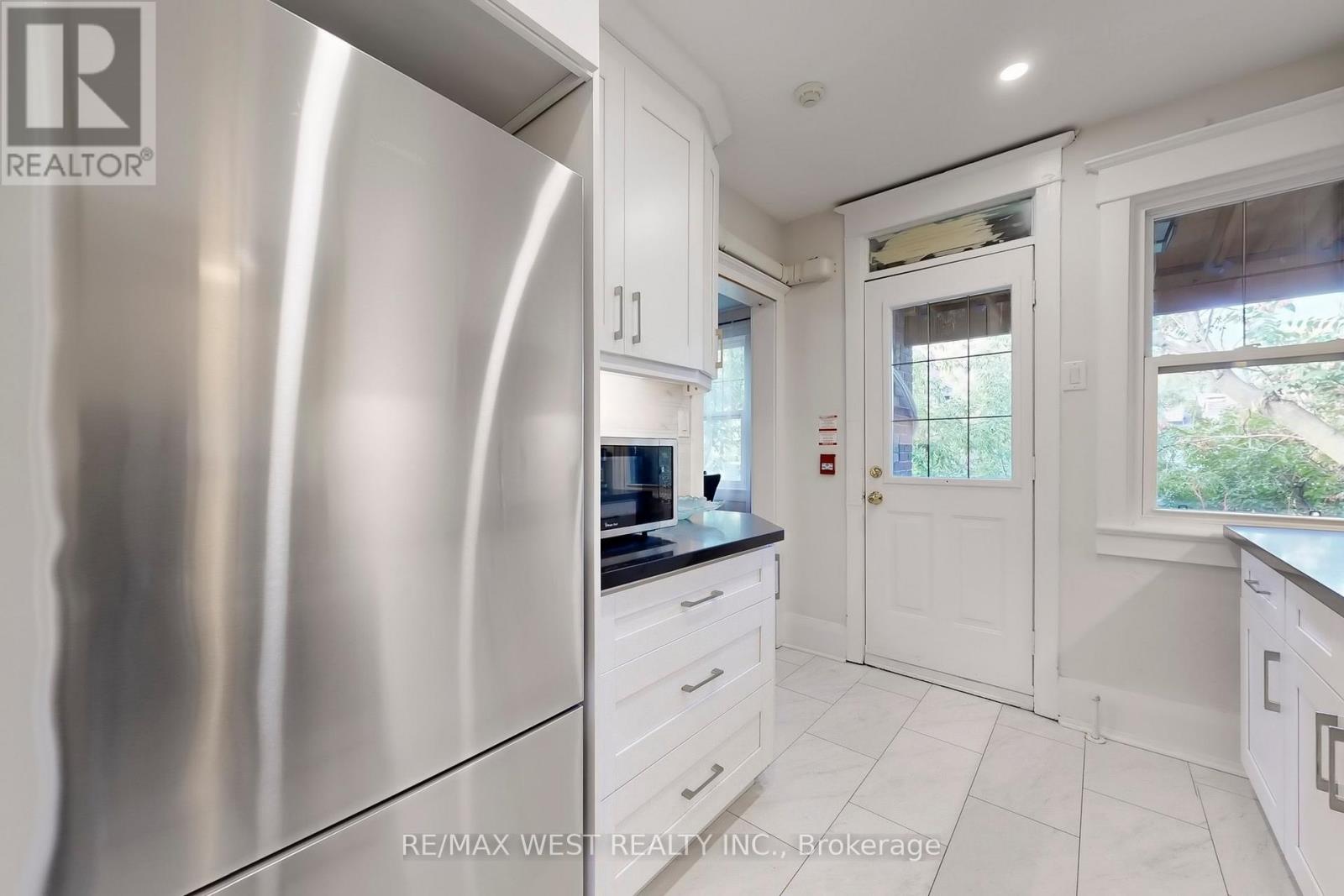 Building 1 Unit 5 - 9 Humewood Court, Toronto, Ontario  M6C 1C9 - Photo 22 - C12838024