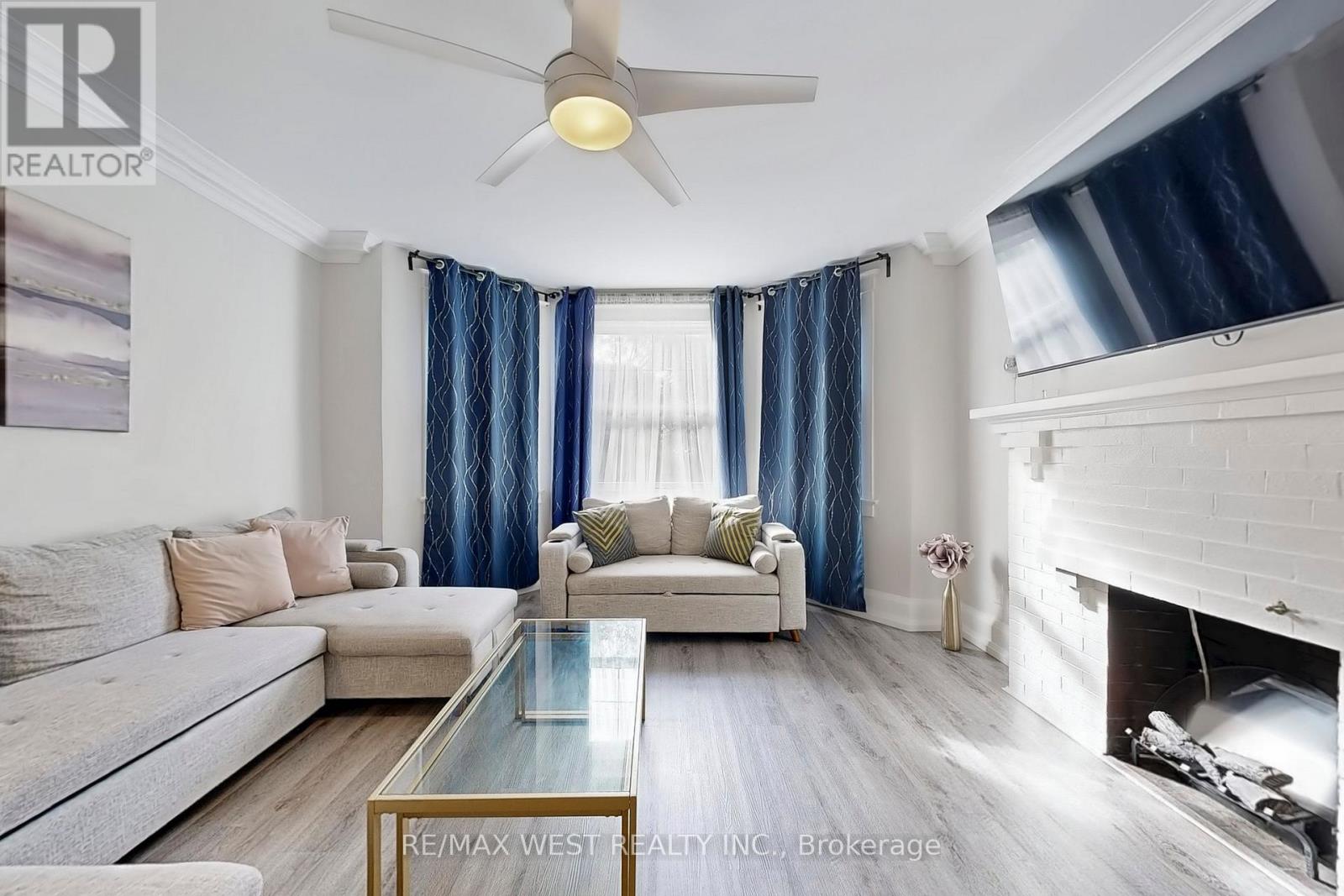 Building 1 Unit 5 - 9 Humewood Court, Toronto, Ontario  M6C 1C9 - Photo 5 - C12838024