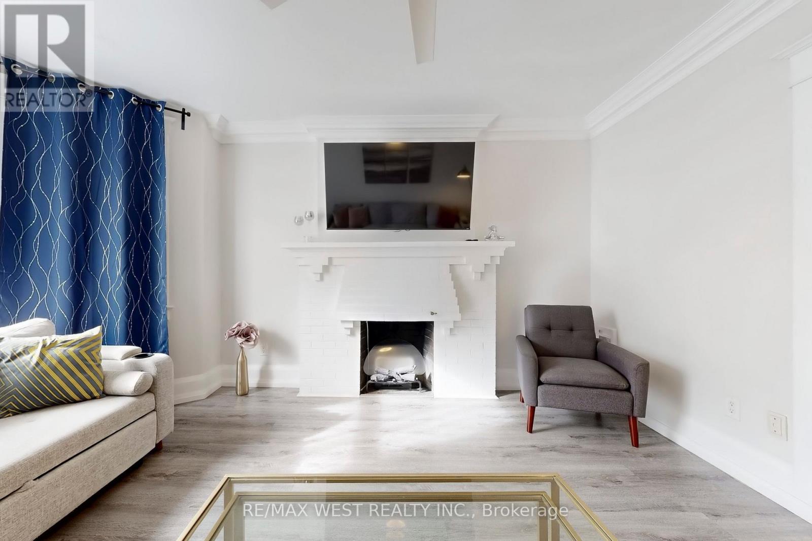 Building 1 Unit 5 - 9 Humewood Court, Toronto, Ontario  M6C 1C9 - Photo 9 - C12838024