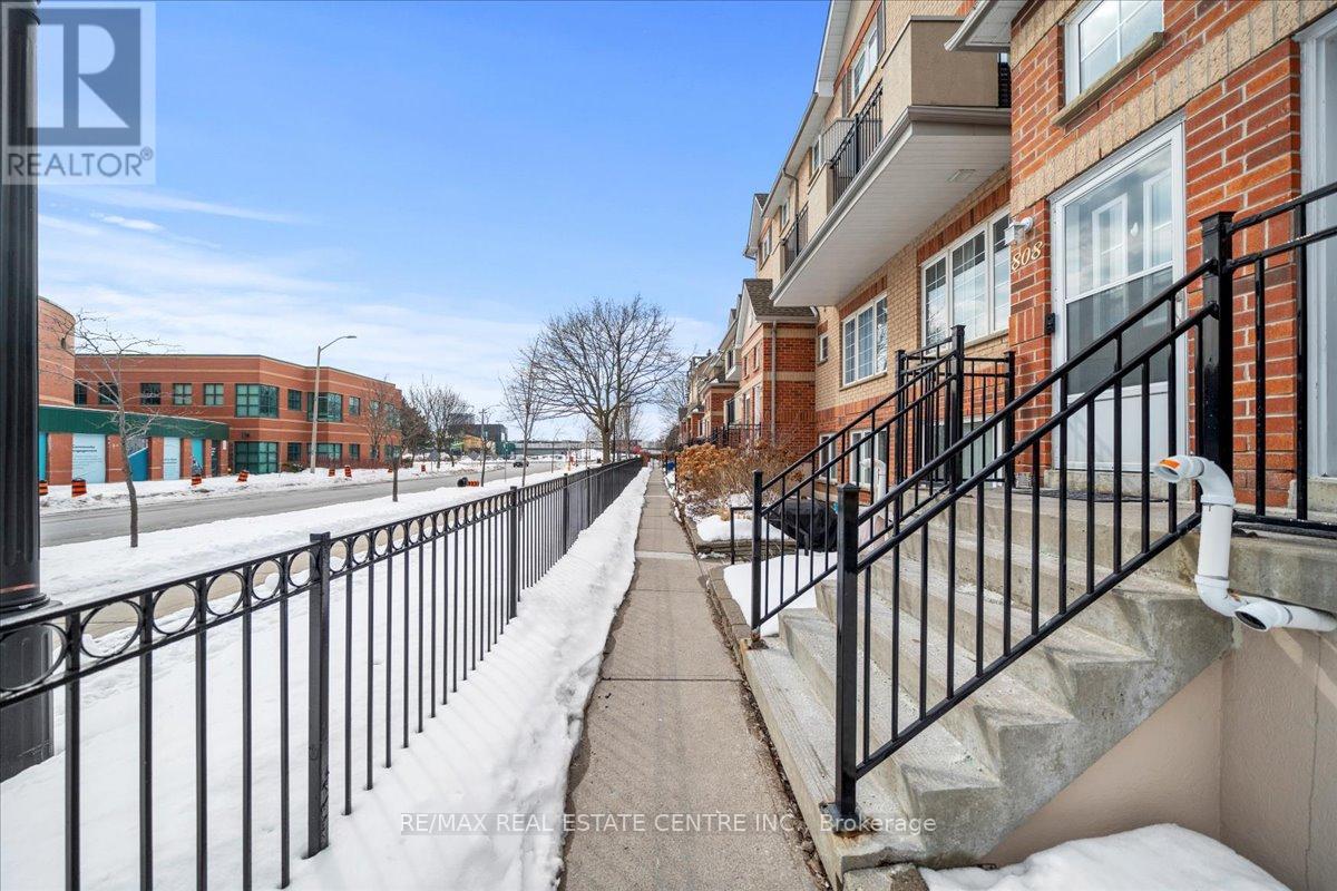 808 - 1400 The Esplanade N, Pickering, Ontario  L1V 6V2 - Photo 3 - E12837982