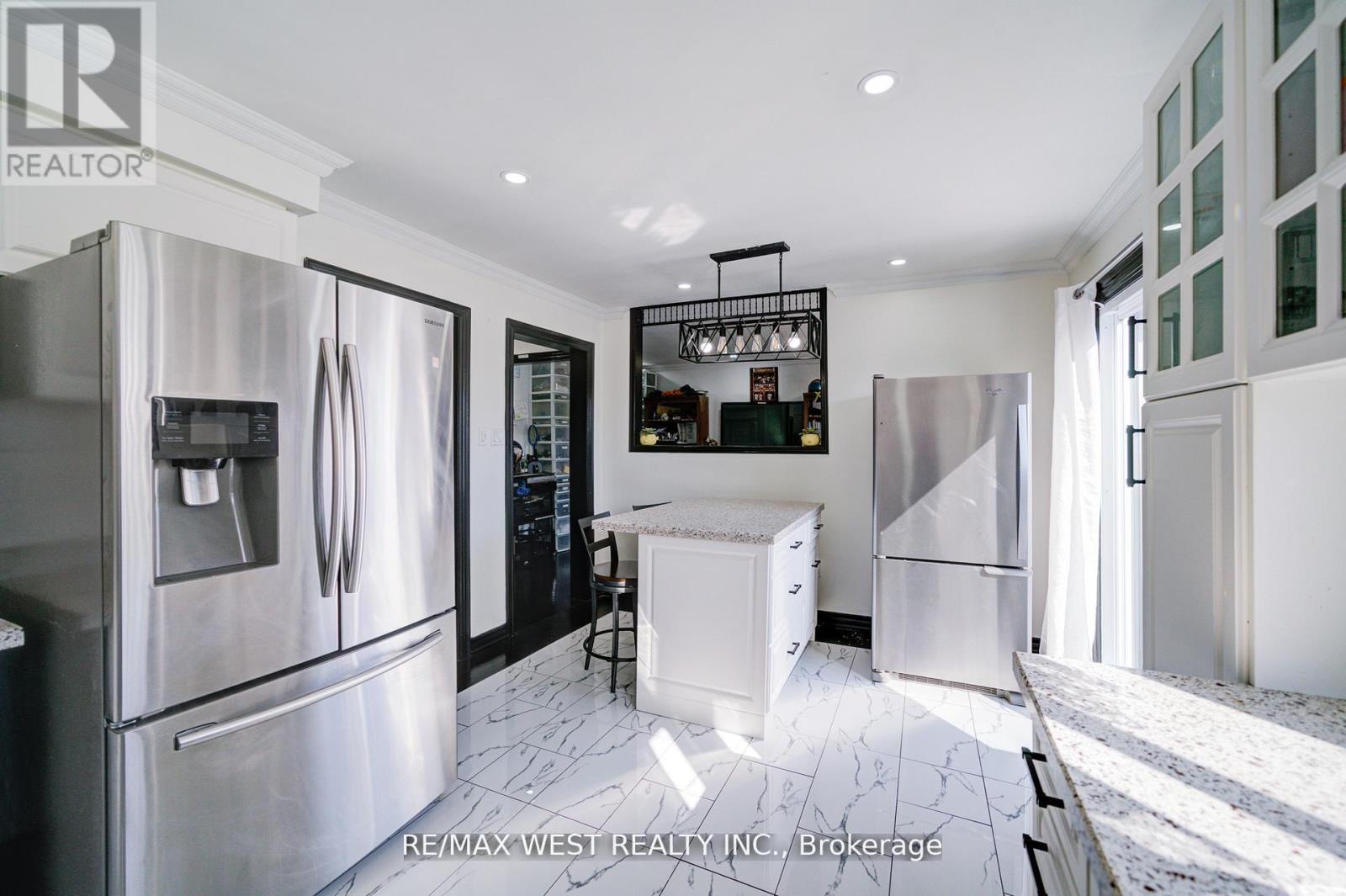 1648 Pepperwood Gate, Pickering (Brock Ridge), Ontario  L1X 2K3 - Photo 10 - E12837994