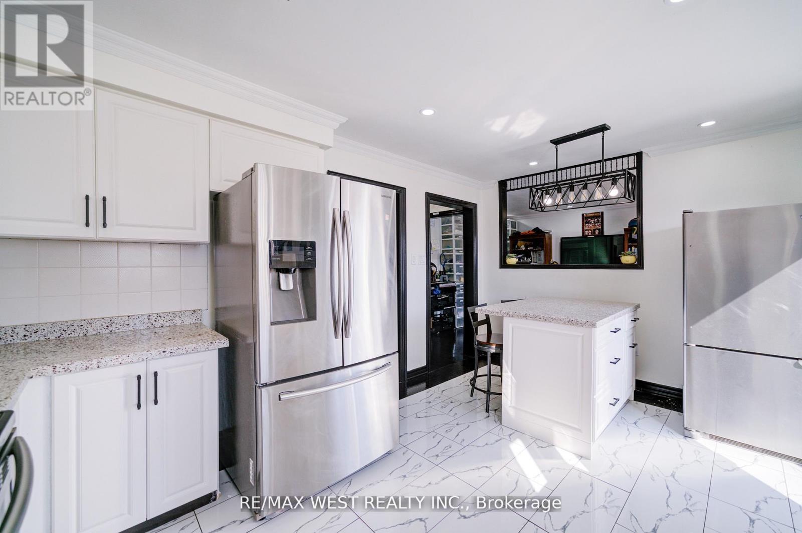 1648 Pepperwood Gate, Pickering (Brock Ridge), Ontario  L1X 2K3 - Photo 12 - E12837994