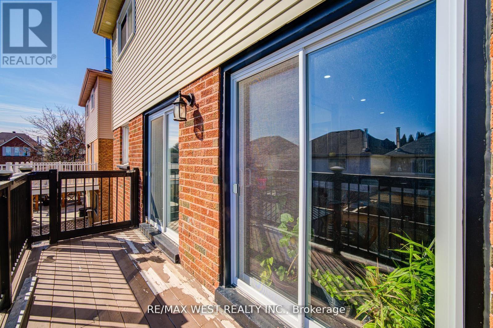 1648 Pepperwood Gate, Pickering (Brock Ridge), Ontario  L1X 2K3 - Photo 27 - E12837994