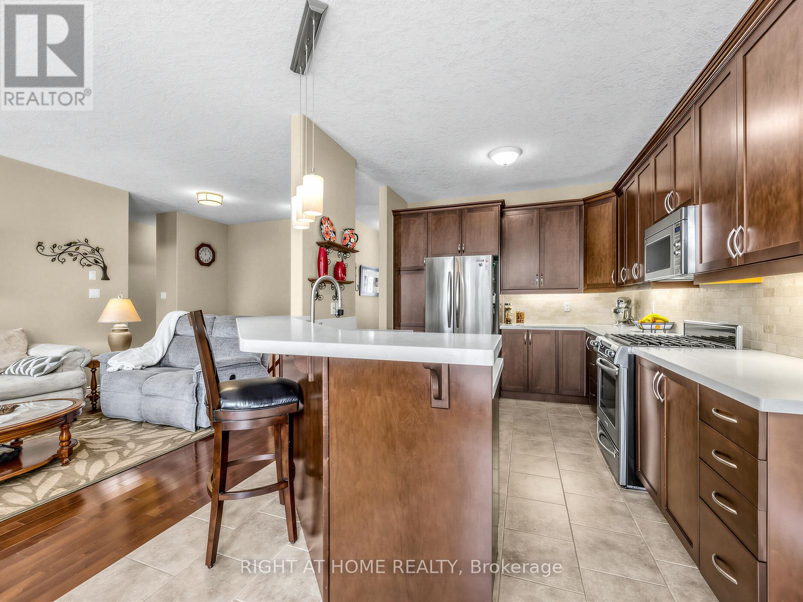 826 Booth Avenue, Innisfil, Ontario  L9S 0A7 - Photo 10 - N12837926