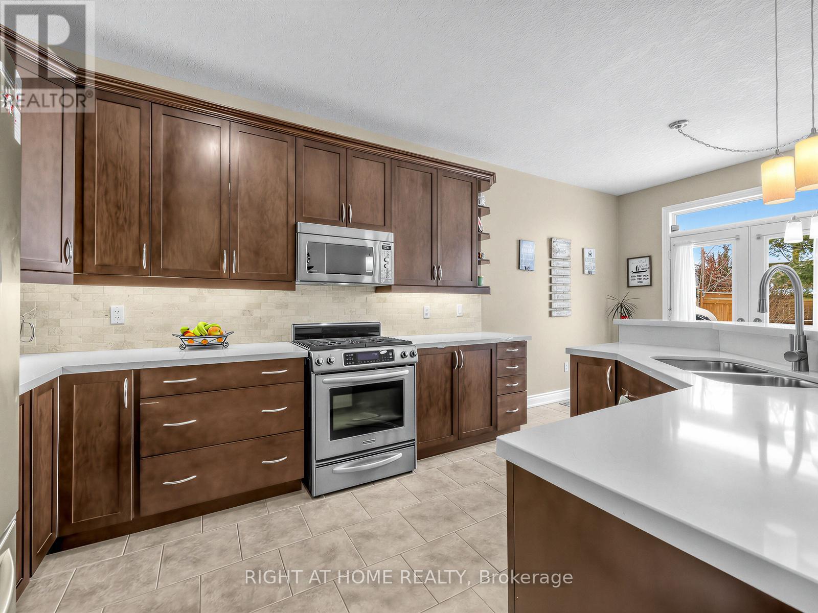 826 Booth Avenue, Innisfil, Ontario  L9S 0A7 - Photo 11 - N12837926