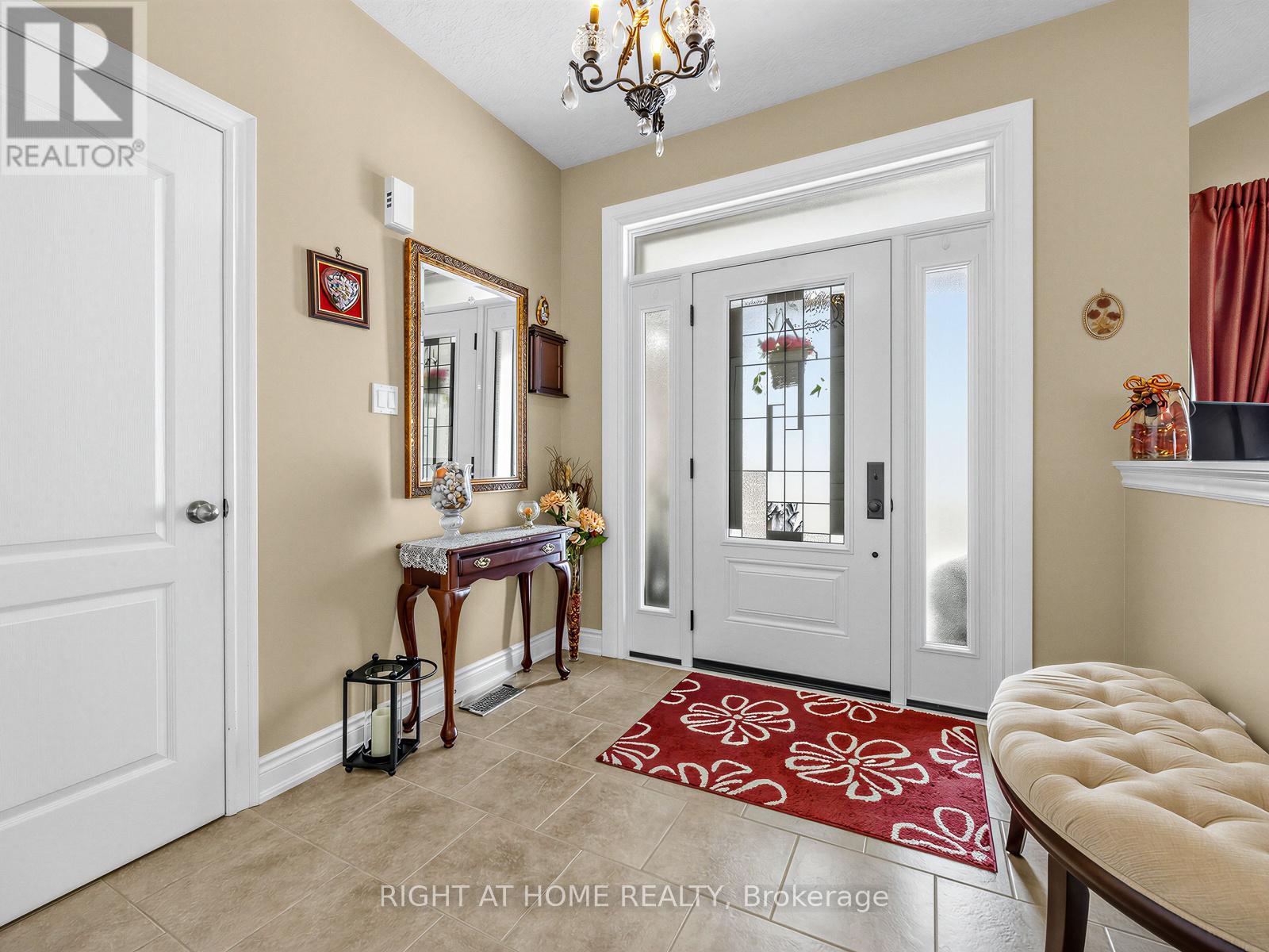 826 Booth Avenue, Innisfil, Ontario  L9S 0A7 - Photo 3 - N12837926