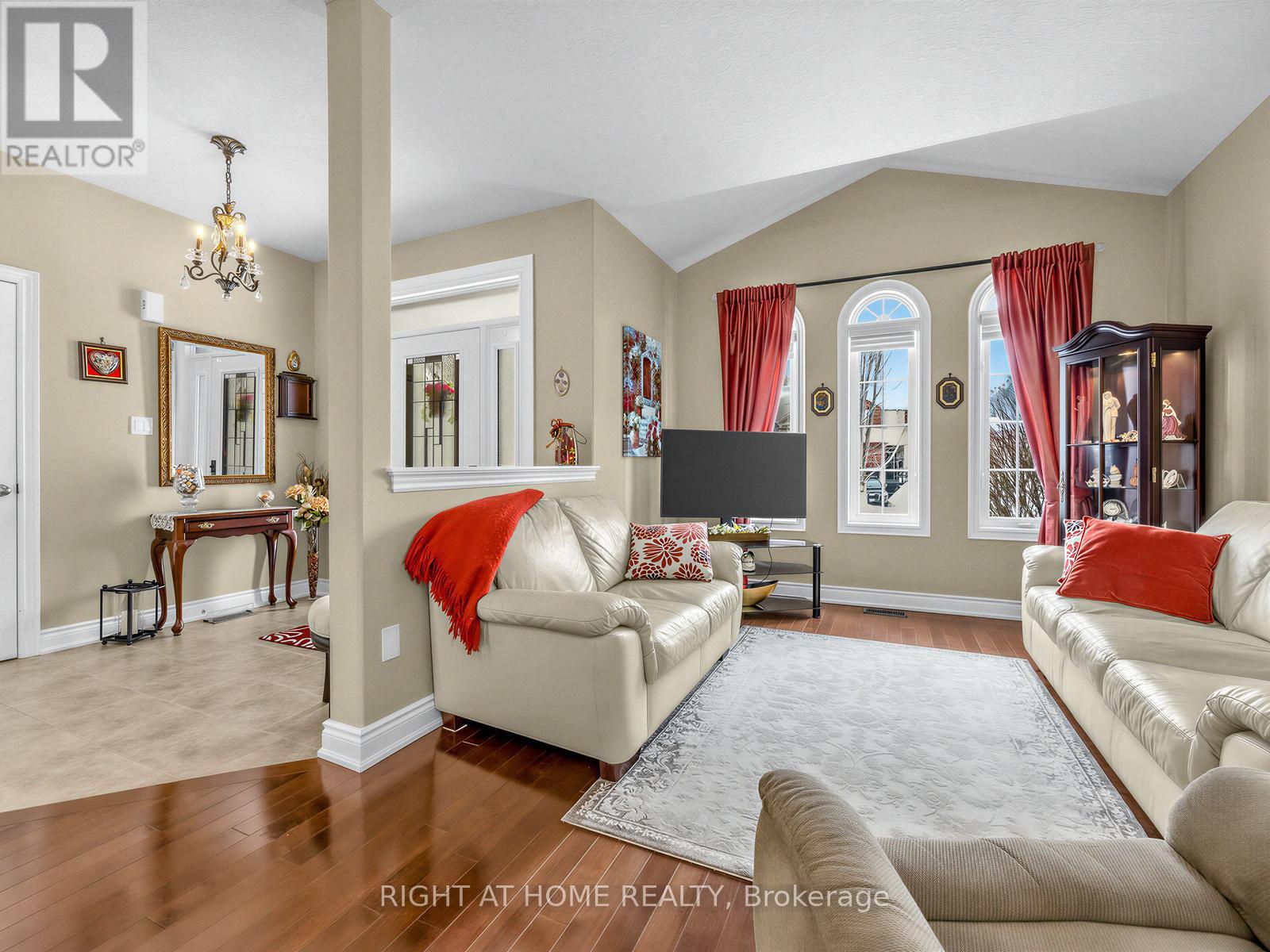 826 Booth Avenue, Innisfil, Ontario  L9S 0A7 - Photo 5 - N12837926