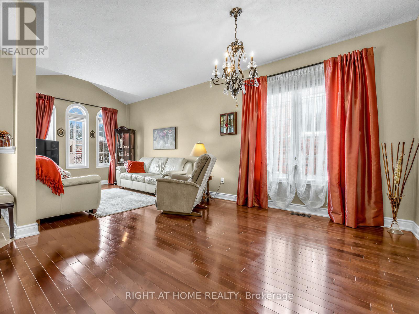 826 Booth Avenue, Innisfil, Ontario  L9S 0A7 - Photo 8 - N12837926