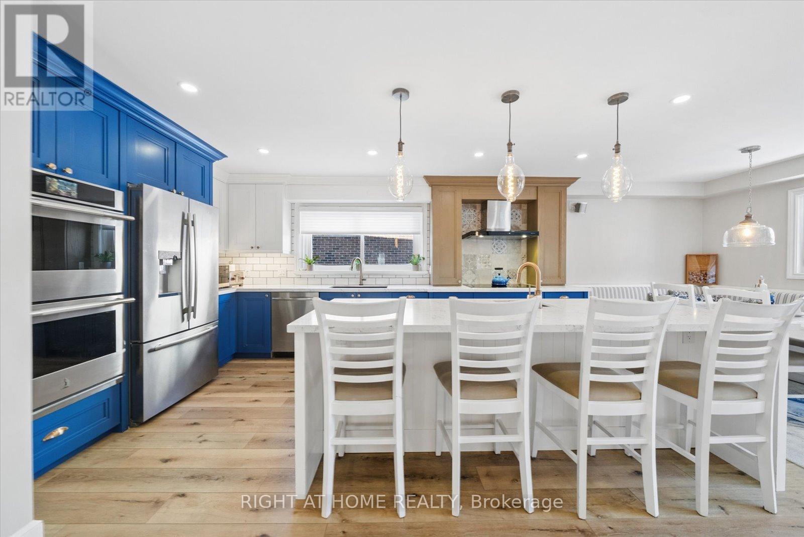 7 Banbury Court, Aurora, Ontario  L4G 3M8 - Photo 4 - N12837960