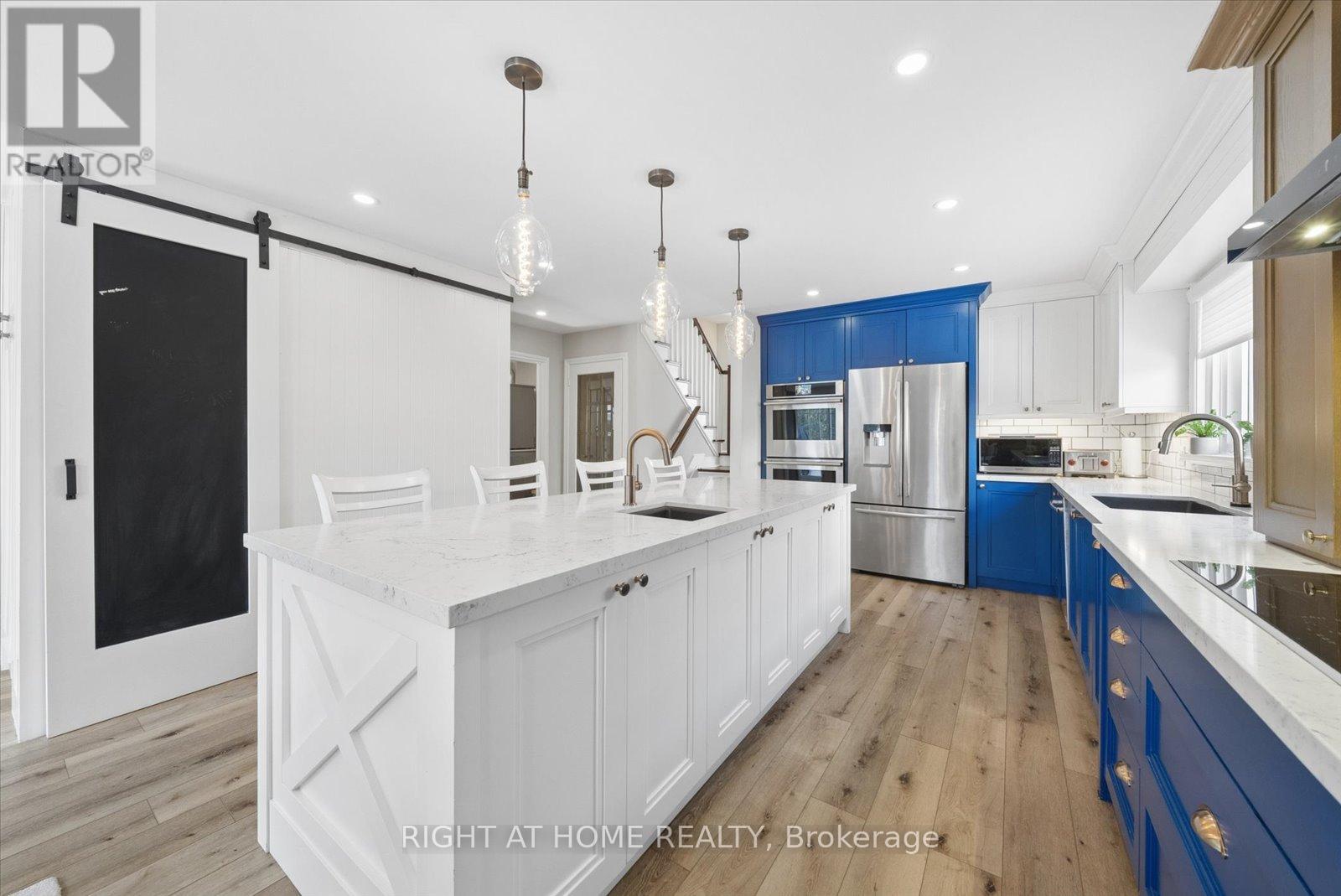 7 Banbury Court, Aurora, Ontario  L4G 3M8 - Photo 5 - N12837960