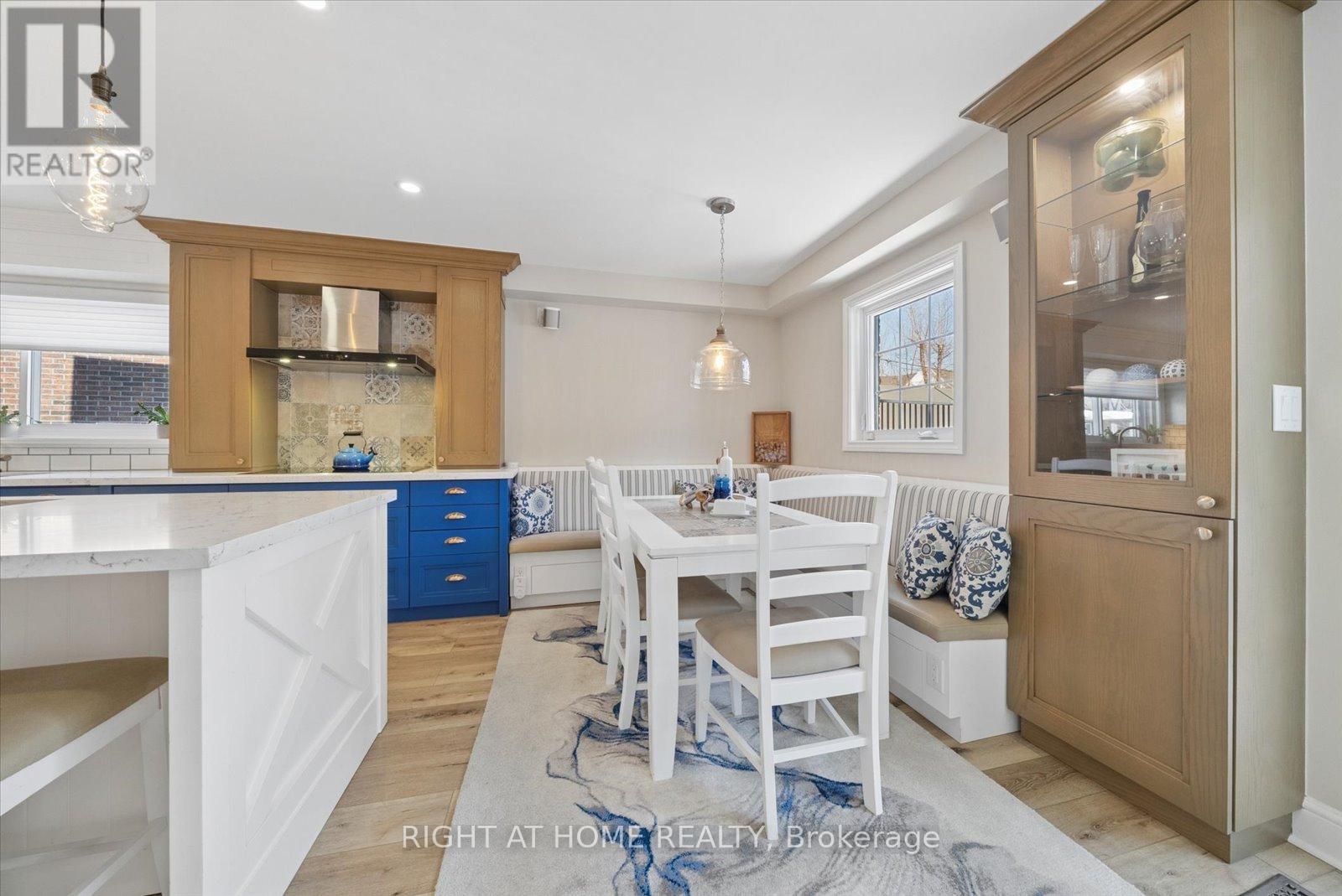 7 Banbury Court, Aurora, Ontario  L4G 3M8 - Photo 6 - N12837960