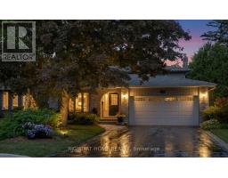 7 BANBURY COURT, Aurora, Ontario