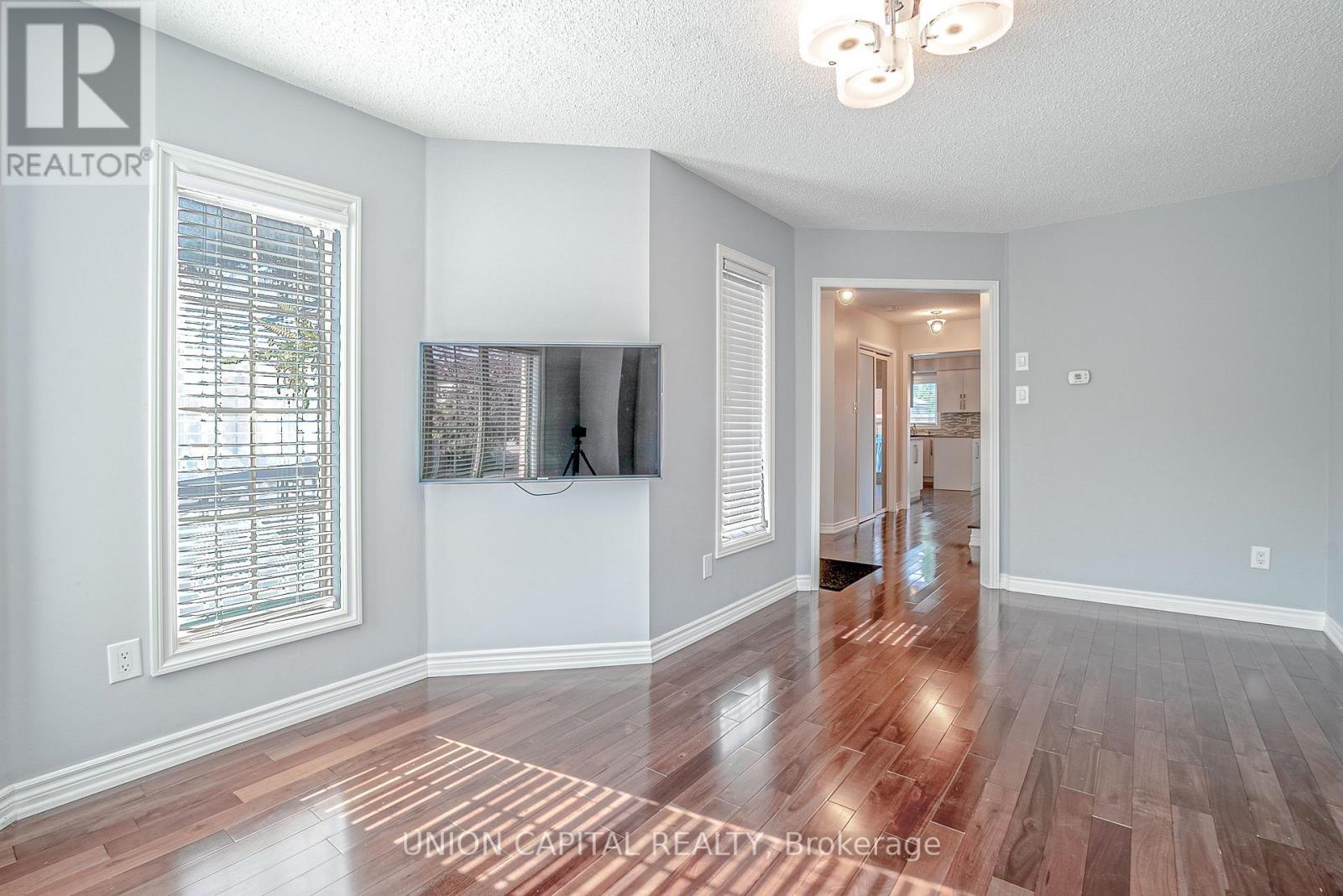 88 - 123 Pinedale Gate, Vaughan, Ontario  L4L 8X3 - Photo 4 - N12837990